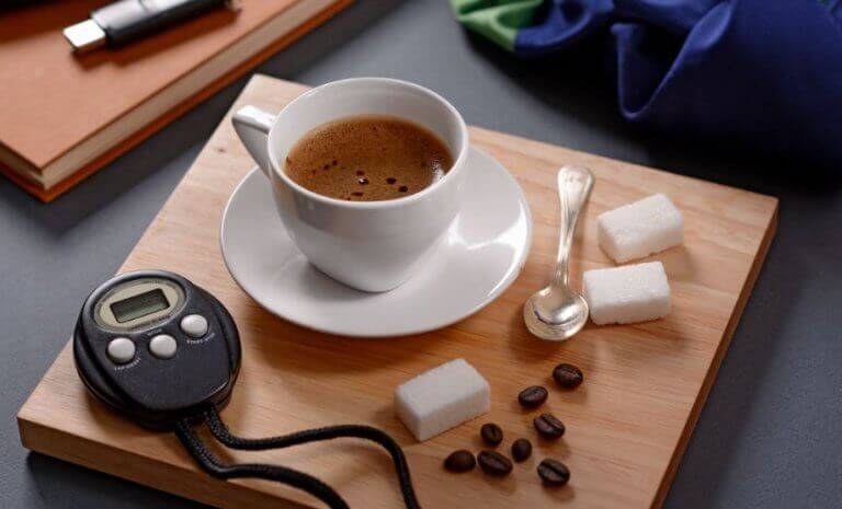 kaffe og sukkerknalder