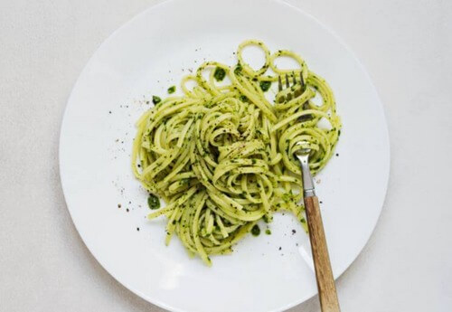 Ret med pasta og broccolipesto 