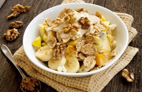 Sund morgenmad til atleter med banan og kornprodukter 