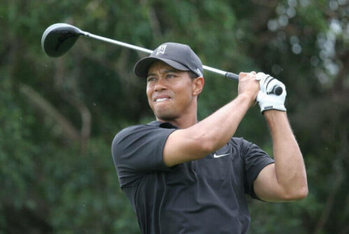Tiger Woods der svinger kølle