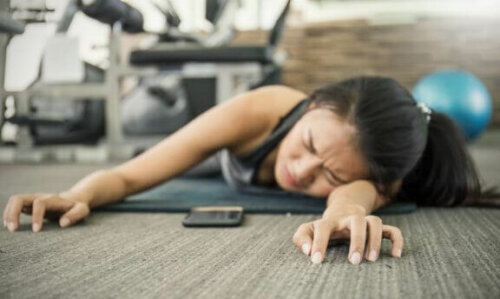 udmattet kvinde efter træning