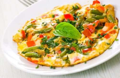 sunde måltider til morgenmad med omelet og grøntsager