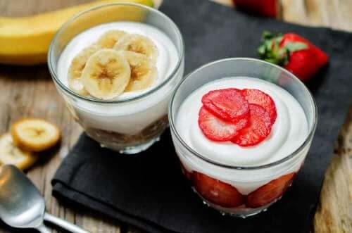 sunde måltider til morgenmad med yoghurt og frugt