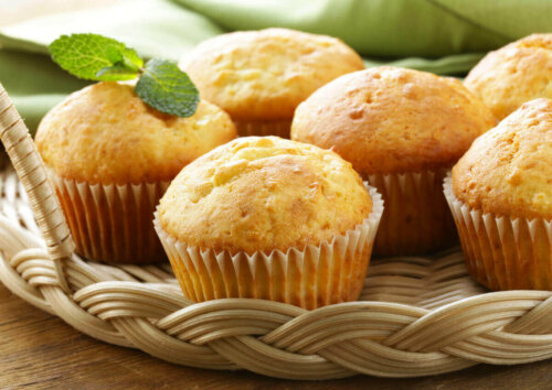 muffins på en bakke