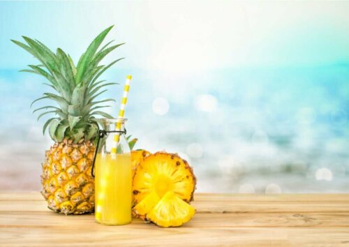 juice med frisk ananas