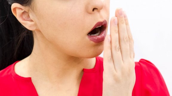 Ursachen für Mundgeruch und Tipps dagegen - Halitosis