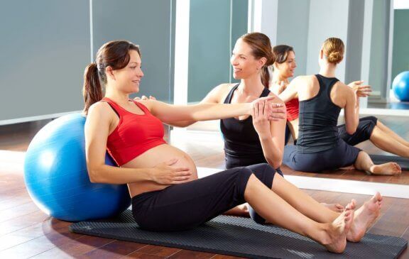Tolle Pilates-Übungen während der Schwangerschaft