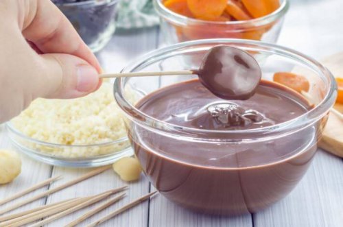 Schokoladenpudding mit Nüssen