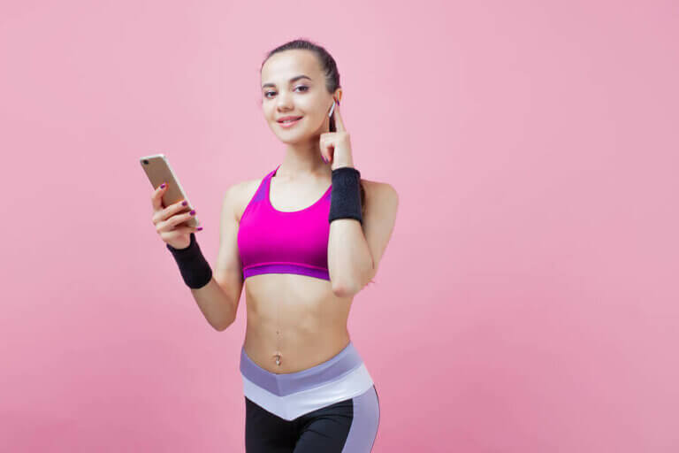 6 Fitness-Apps für dein Training zuhause