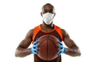 Sportveranstaltungen - Basketballspieler mit Mundschutz