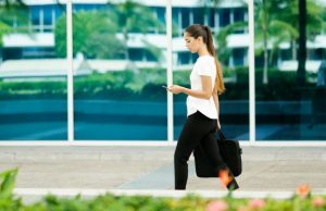 Marcher en dehors de la salle de gym permet de réguler sa circulation et de garder la forme.