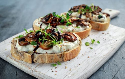 toasts-ricotta-champignon