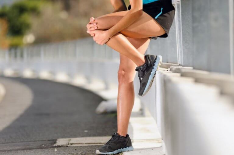 4 exercices pour réduire les douleurs aux genoux