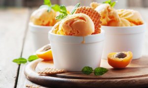 La glace à l'abricot est la plus originale des recettes de glaces maison.