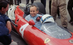 John Surtees qui court pour Ferrari