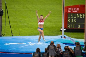 Yelena Isinbayeva lors d'une épreuve de saut
