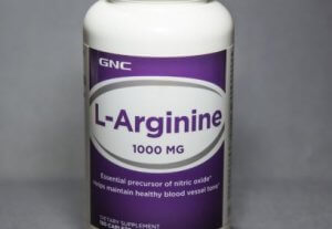 Une boîte de compléments à base d'arginine.