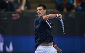 Novak Djokovic en pleine action.