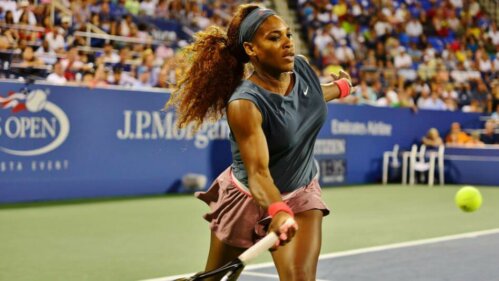 Serena Williams jouant au tennis