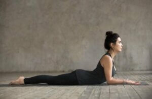 Posture de yoga pour le mal de dos. 
