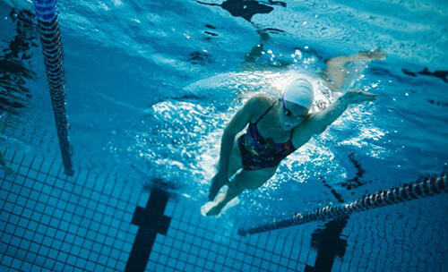 5 esercizi utili per i nuotatori