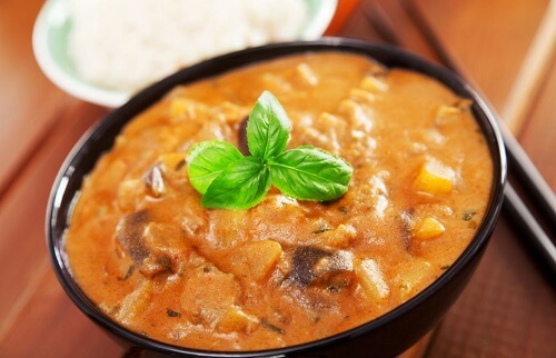 Una ricetta di curry vegetariano alla melanzana
