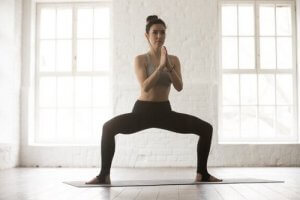 4 esercizi di stretching per alleviare il dolore all'inguine