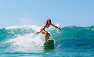 Dieta del surfista: cosa deve mangiare chi fa surf