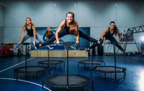 Esercizi con il trampolino elastico: un ottimo allenamento