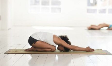 3 Posizioni Yoga Per Combattere Il Dolore Cervicale Fit People