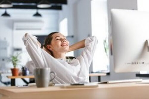 Stretching in ufficio: quattro efficaci esercizi