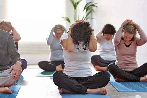 Esercizi per rafforzare il trapezio nello yoga