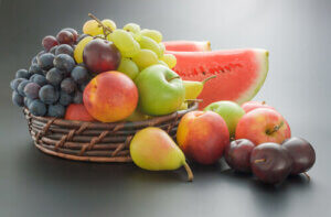 Frutta su un tavolo.