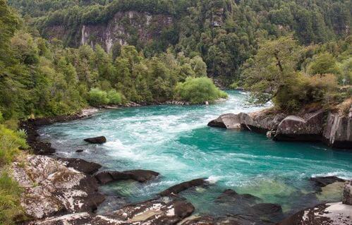 Futaleufu Cile con ansa nella foresta, tra i migliori fiumi per rafting