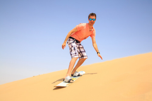 Sandboard, ovvero snowboard sulla sabbia del deserto