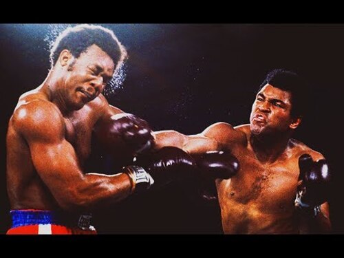 Ali e Foreman combattono sul ring