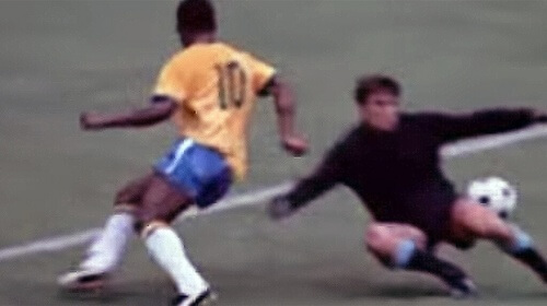 Pelé realizza uno dei migliori giochi della storia del calcio