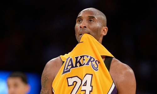 Kobe Bryant NBA con maglietta dei Lakers
