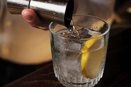 Bevanda alcolica con limone.