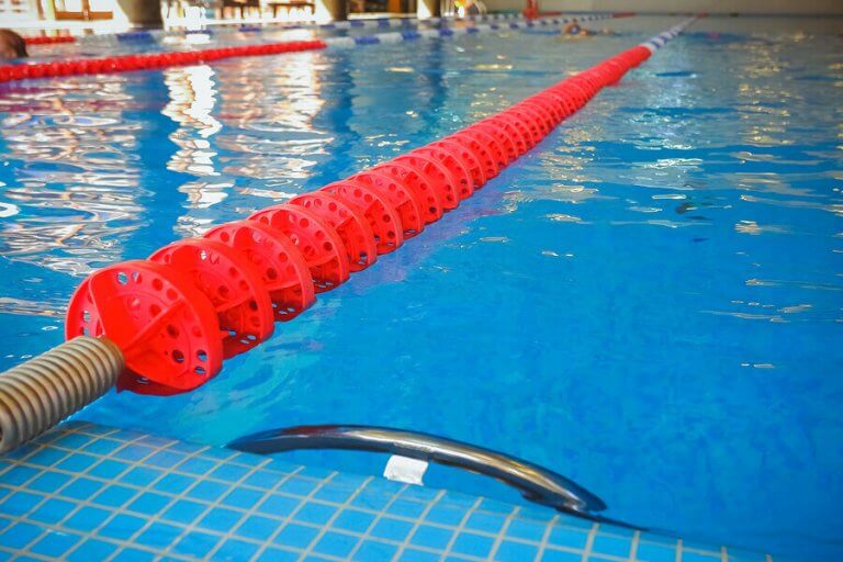 競泳のルールと使用するプールの基準　スペインの場合
