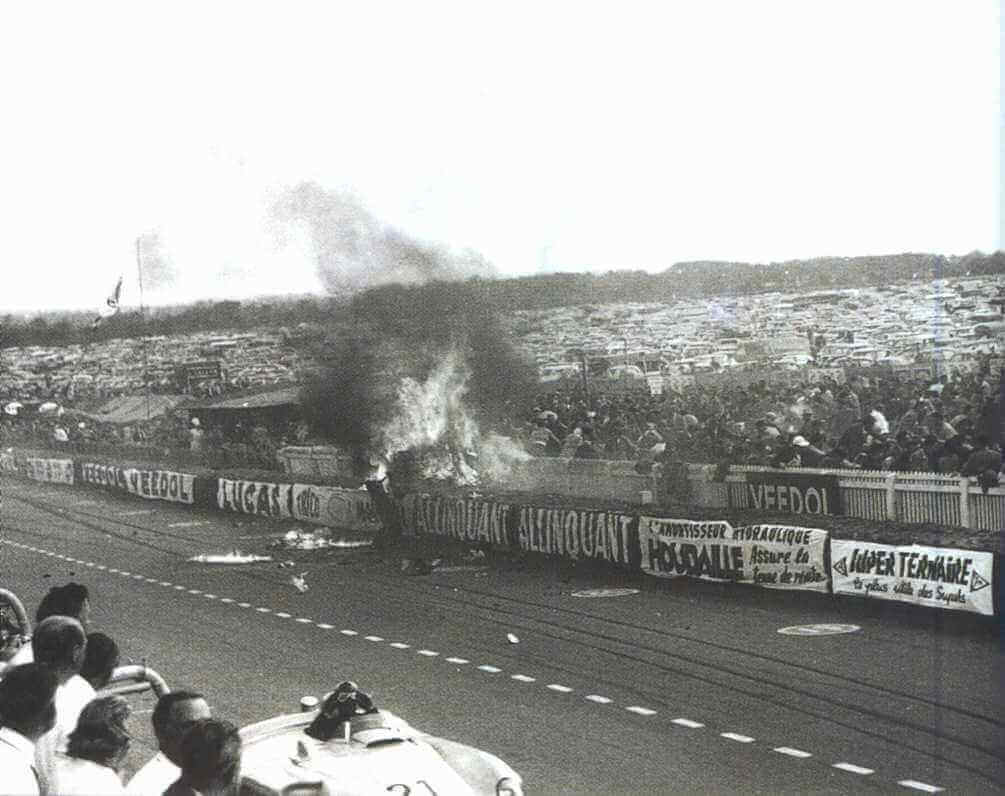 1955年に起きたル・マン24時間レースの悲劇　事故の瞬間