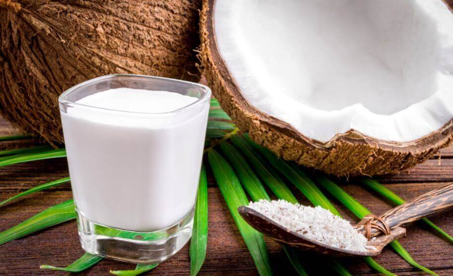 牛乳の代替品：人気の植物性ミルクについて　ココナッツミルク