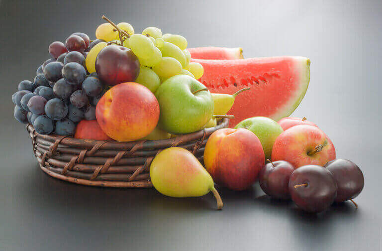 新型コロナウイルスによる隔離措置中の体重管理　野菜と果物