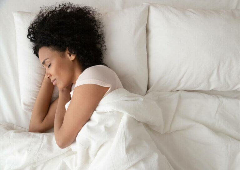 眠っている間により多くのカロリーを燃焼する方法