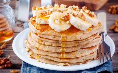 아침 식사로 좋은 바나나 팬케이크 만들기