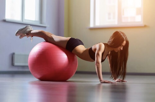 Pilates: Kjernestabilitetsøvelsen som forbrenner kalorier