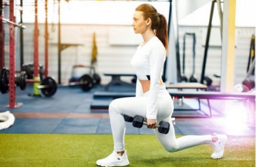 Øvelser for kvinner for å forme og styrke beina
