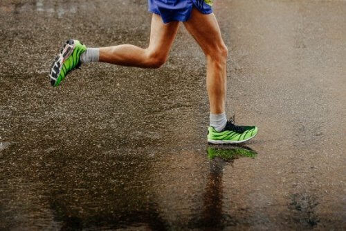 Alt du trenger å vite om å løpe i regnet