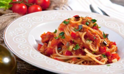 Sauser med grønnsaker er deilige til pasta. 
