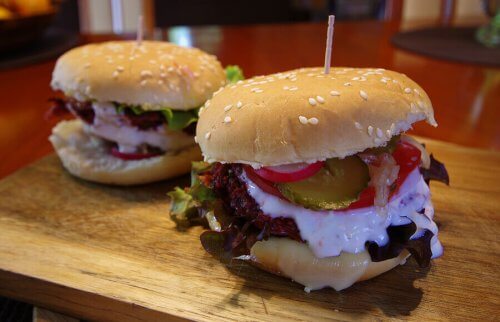 Oppskrifter på hamburgere med kjøtt og fisk